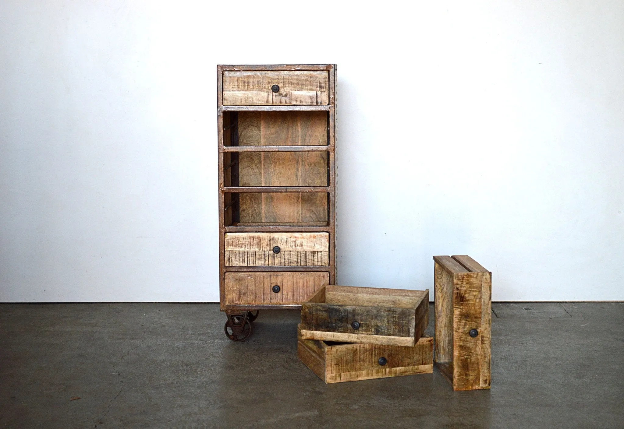 Cassettiera Industrial con ruote in Legno Massello con Struttura e Ruote in Ferro Rusty - 6 cassetti - BH.2519R