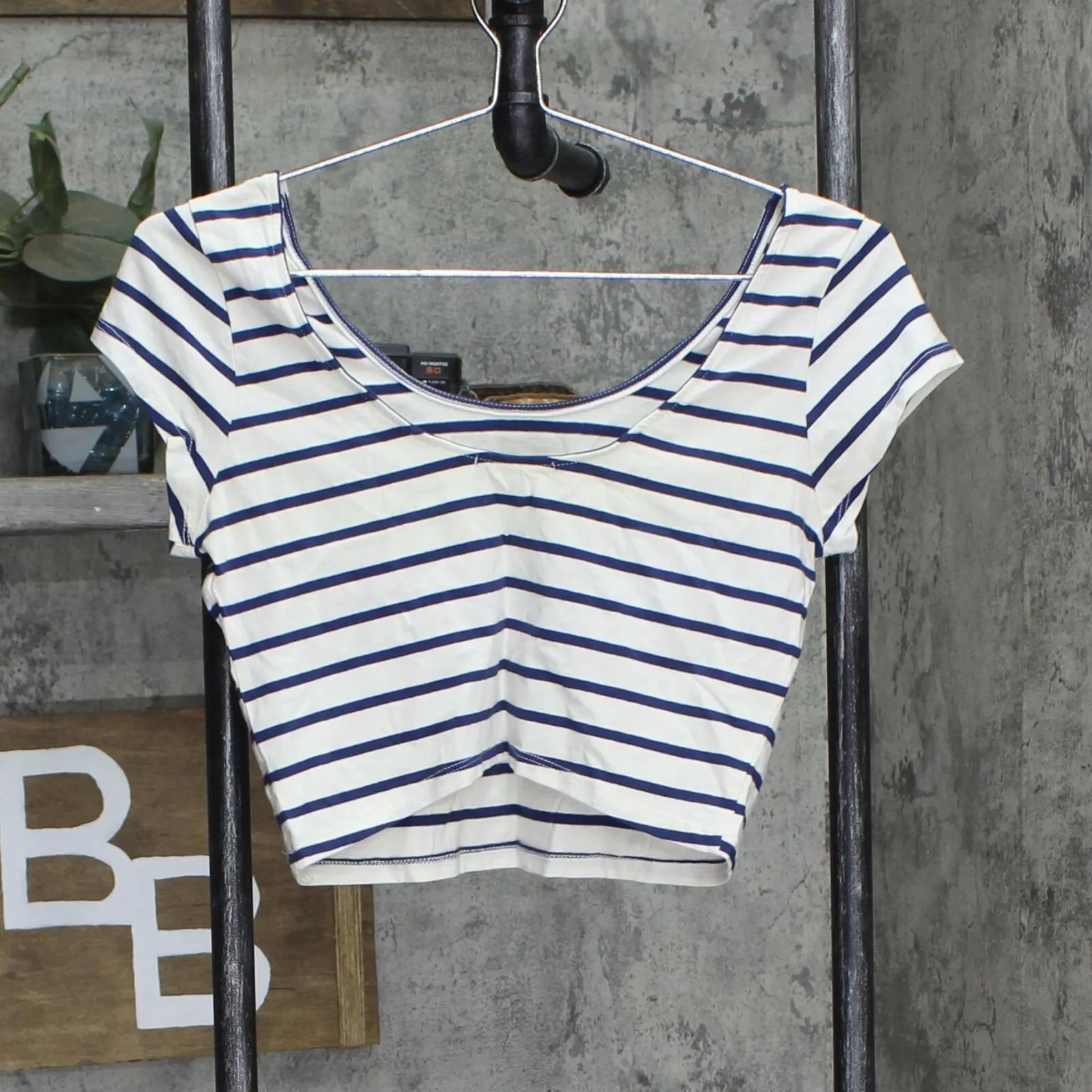 Charlotte Russe Womens Knit Cropped Low Back Shirt Top Ivory Blue Striped L